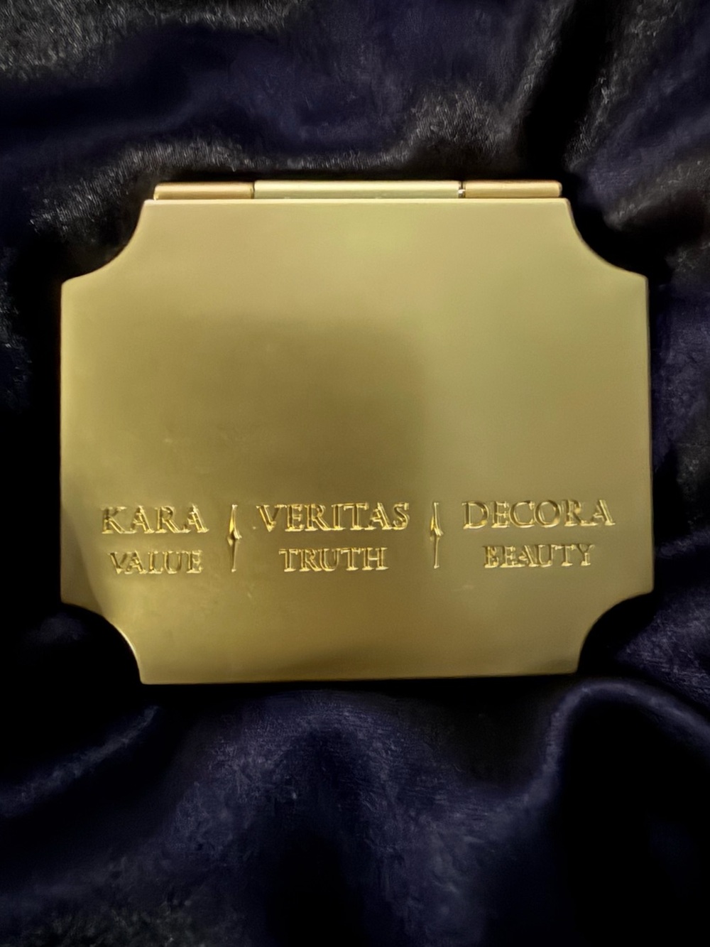 KVD Vegan Beauty Collectable Mirror - Picture 3 of 5
